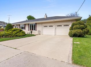 2014 Lexington Dr, Manitowoc, WI 54220