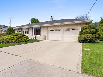 2014 Lexington DRIVE, Manitowoc, WI, 54220