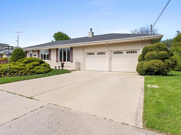 2014 Lexington DRIVE, Manitowoc, WI 54220