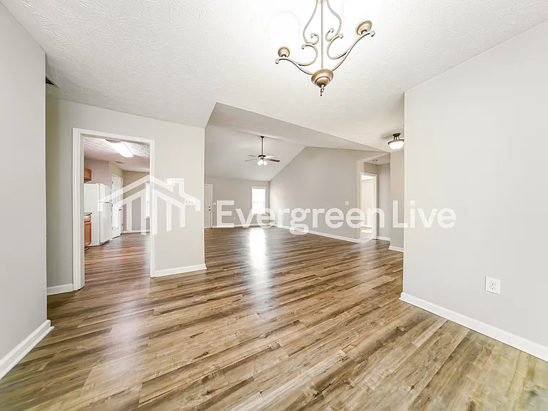 395 Arthurs Ln — Photo 2