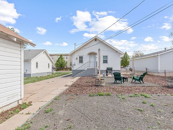 2nd image of 923 23rd St #2