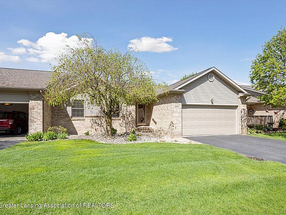 3rd image of 211 Emerald Dr #27