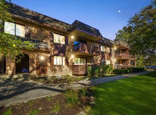 7920 Woodglen Ln APT 207, Downers Grove, IL 60516