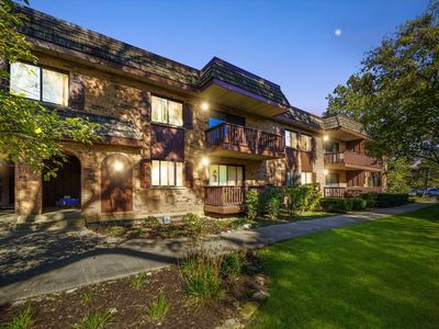 7920 Woodglen Ln APT 207, Downers Grove, IL, 60516