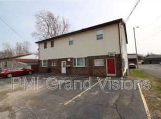 16 W Buchanan Ave UNIT 1, Charleston, IL 61920