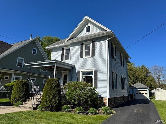 2nd image of 526 Broadway