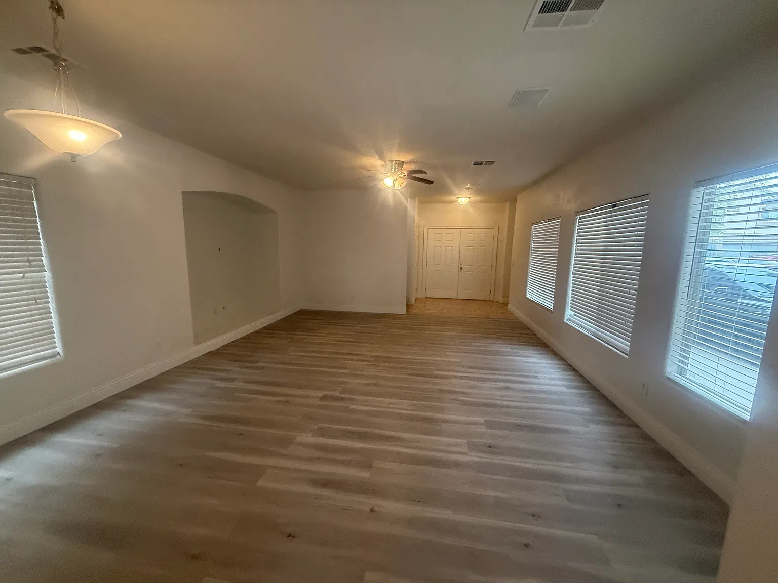 3 bed, 2.5 bath, 2274 sqft, $2,400 — Photo 3