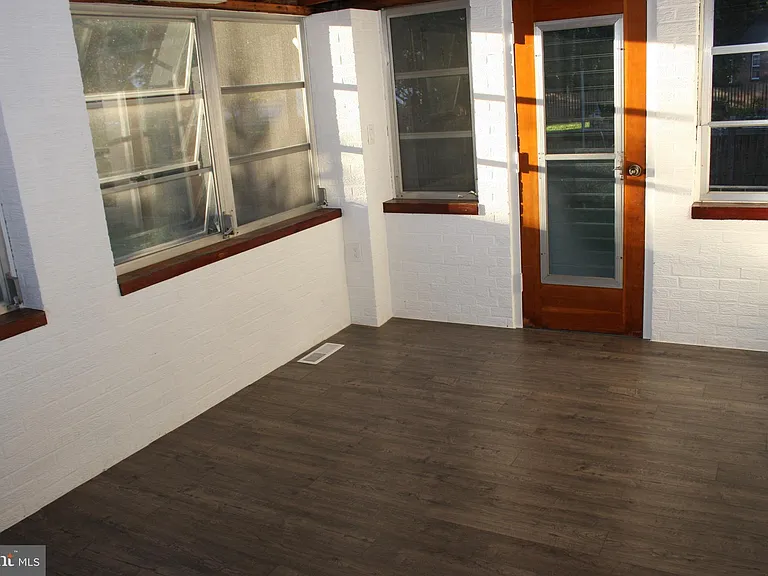 3718 Hill St — Photo 5