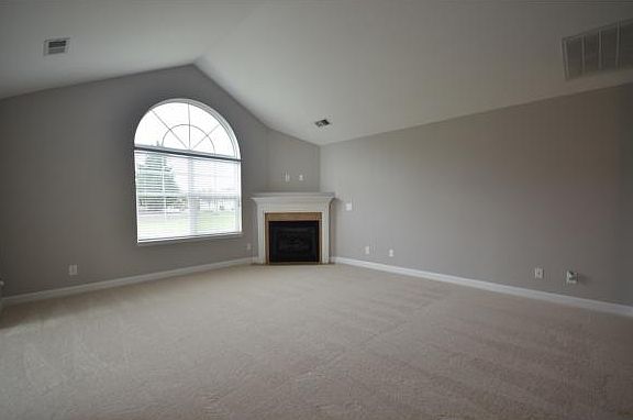 5th image of 406 Ashley Woods Dr