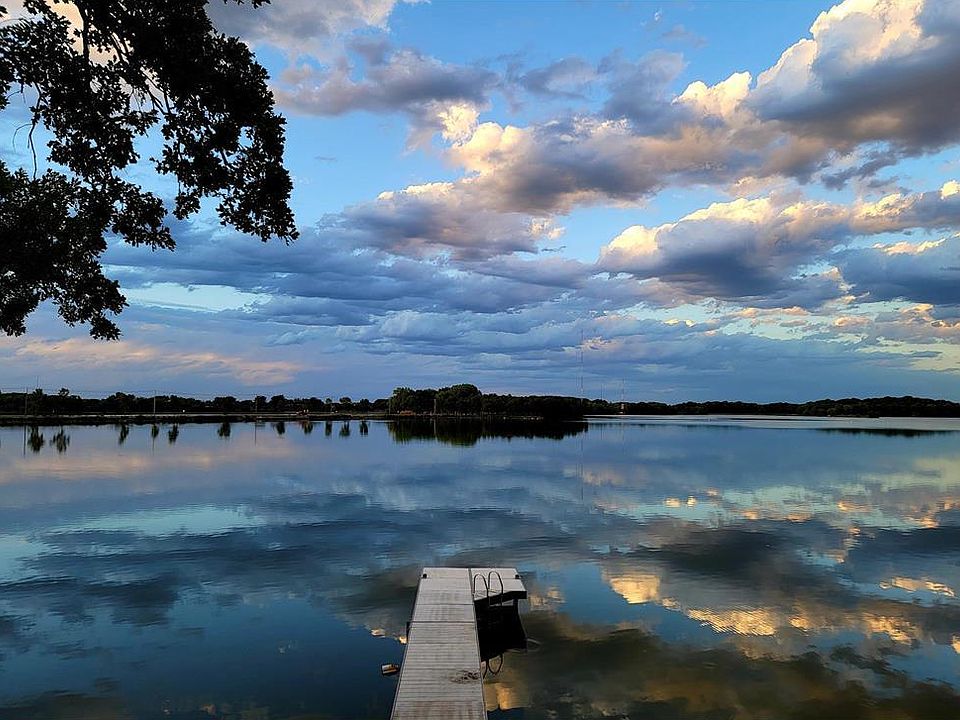 Direct access to Foot Lake in Willmar. (Dock not available in Winter)
