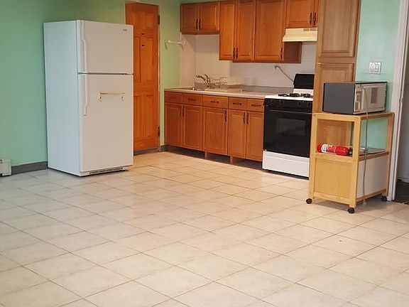 2nd image of 2438 Seymour Ave