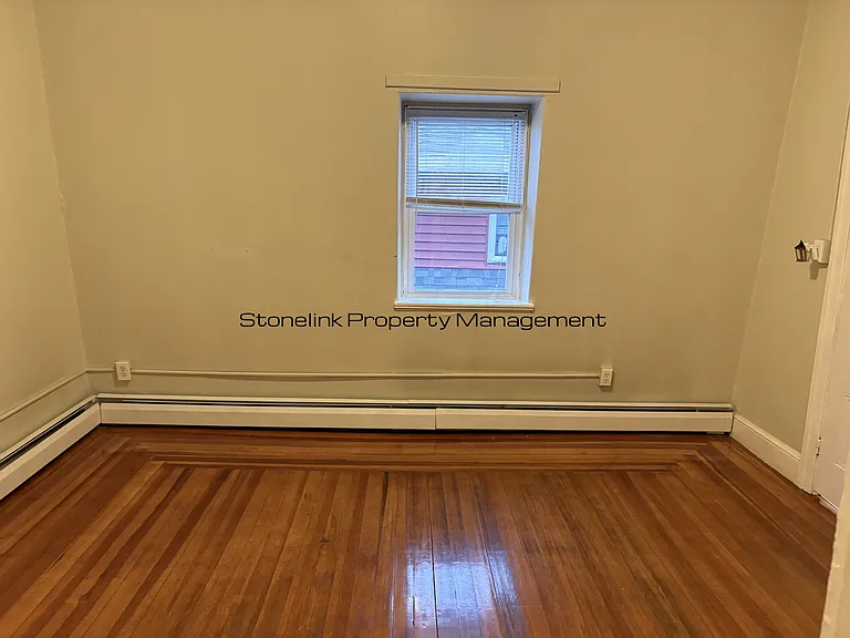 124-126 Vinton St — Photo 8