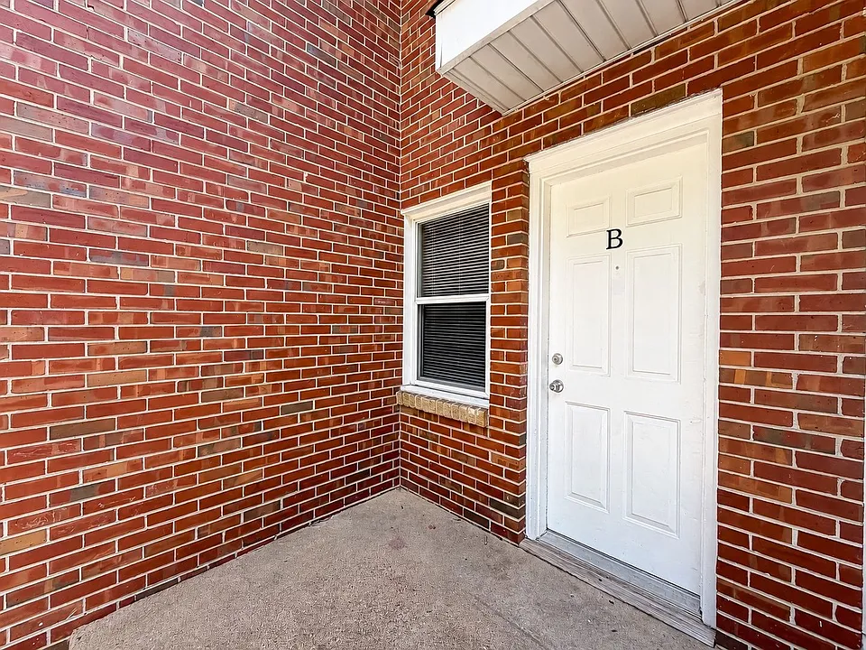 305 Sunrise Ln #B
