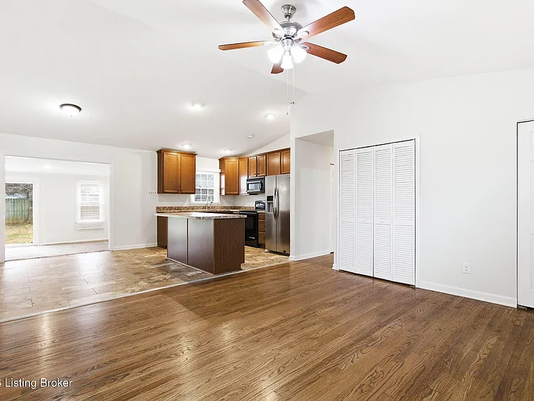 2403 Silverbrook Ave — Photo 6