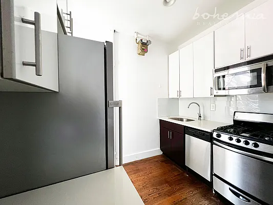 Rented by Bohemia Realty Group | media 8