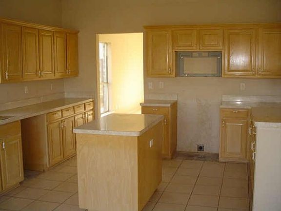 2nd image of 1123 Parkview Trl