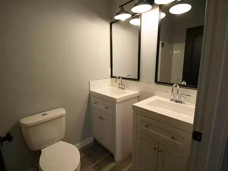 928 W Elm St — Photo 20