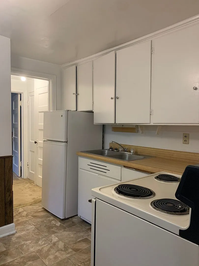 707 Broadway N — Photo 4
