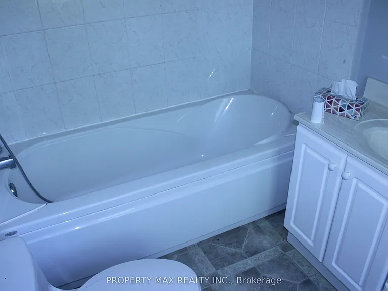 5363 Davis Dr — Photo 15