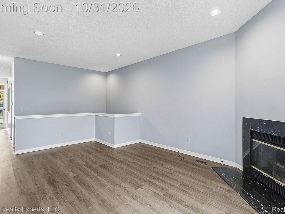 41772 Independence Dr, photo 10
