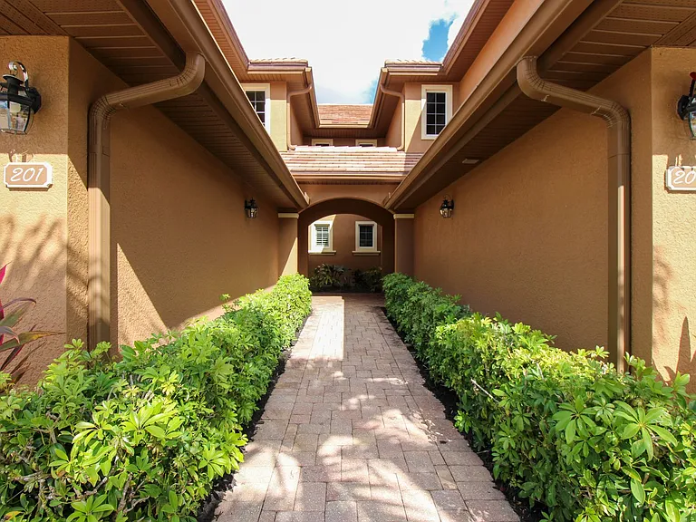6657 Alden Woods Cir #201 — Photo 3