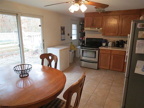 5th image of 301 S Zenia Ave