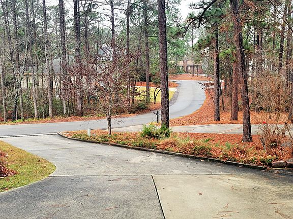 3rd image of 170 Bridle Path Cir