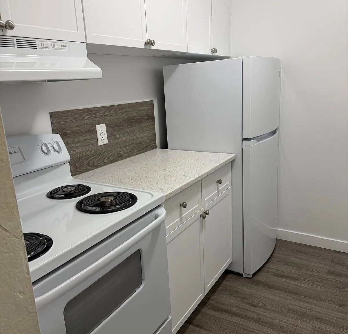 3 bed, 835 sqft, $1,700 — Photo 2