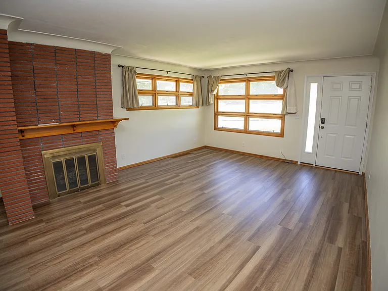 2401 Willow Dr — Photo 5