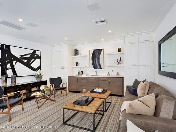 4th image of 156 Andrews Ave #2B