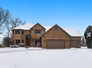 3290 Oak Knoll Rd, Carpentersville, IL 60110