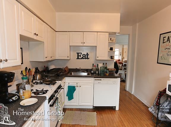 3rd image of 915 W Waveland Avenue # Fl 1ST