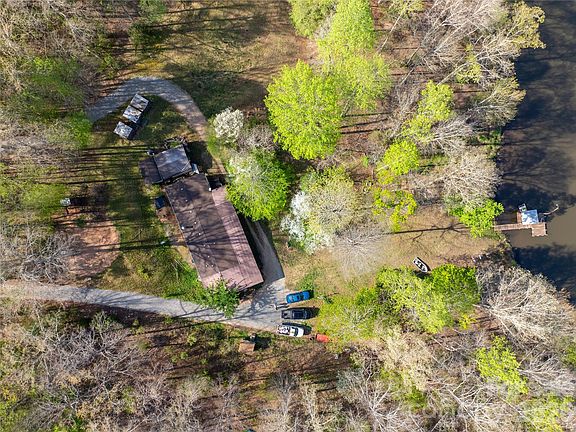 3rd image of 261 Groves Pkwy