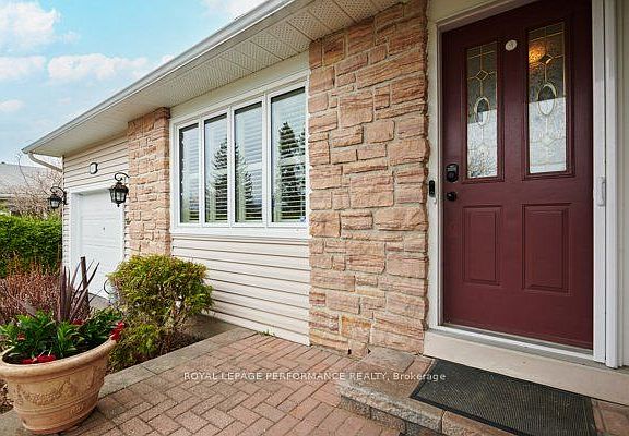 4th image of 401 Phoenix Cres