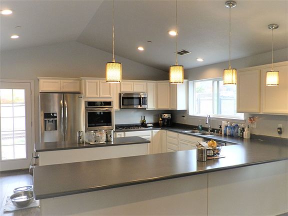 4th image of 1068 N Davis Ave