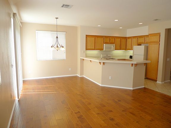 4th image of 9124 Lemona Ave