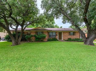 1037 Greenwood Ln, Lewisville, TX 75067