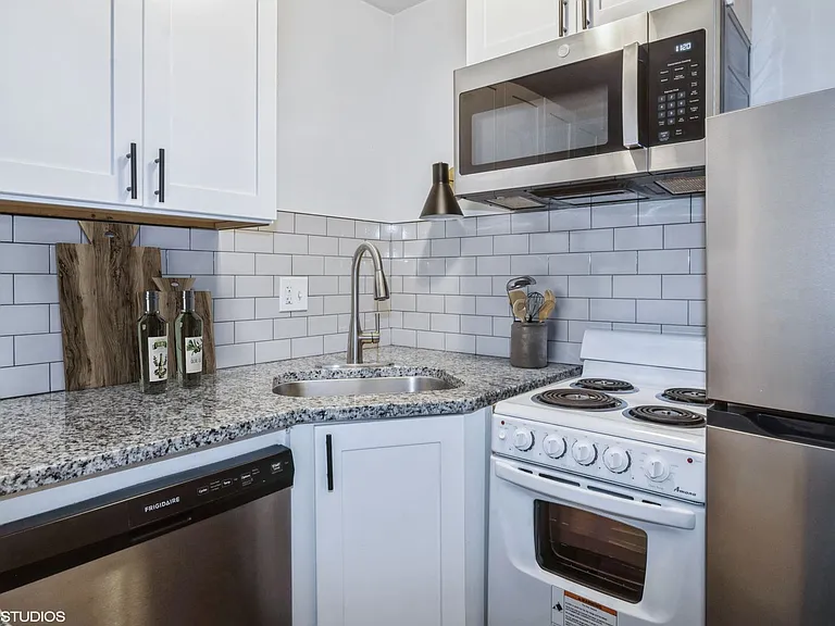 Wellington Creek Apartments — Photo 14