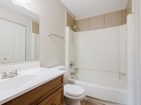 4th image of 1365 Grafton Dr