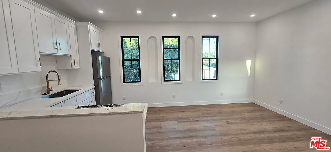 1047 Irolo St — Photo 1