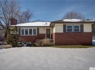 46 East St, Amityville, NY 11701