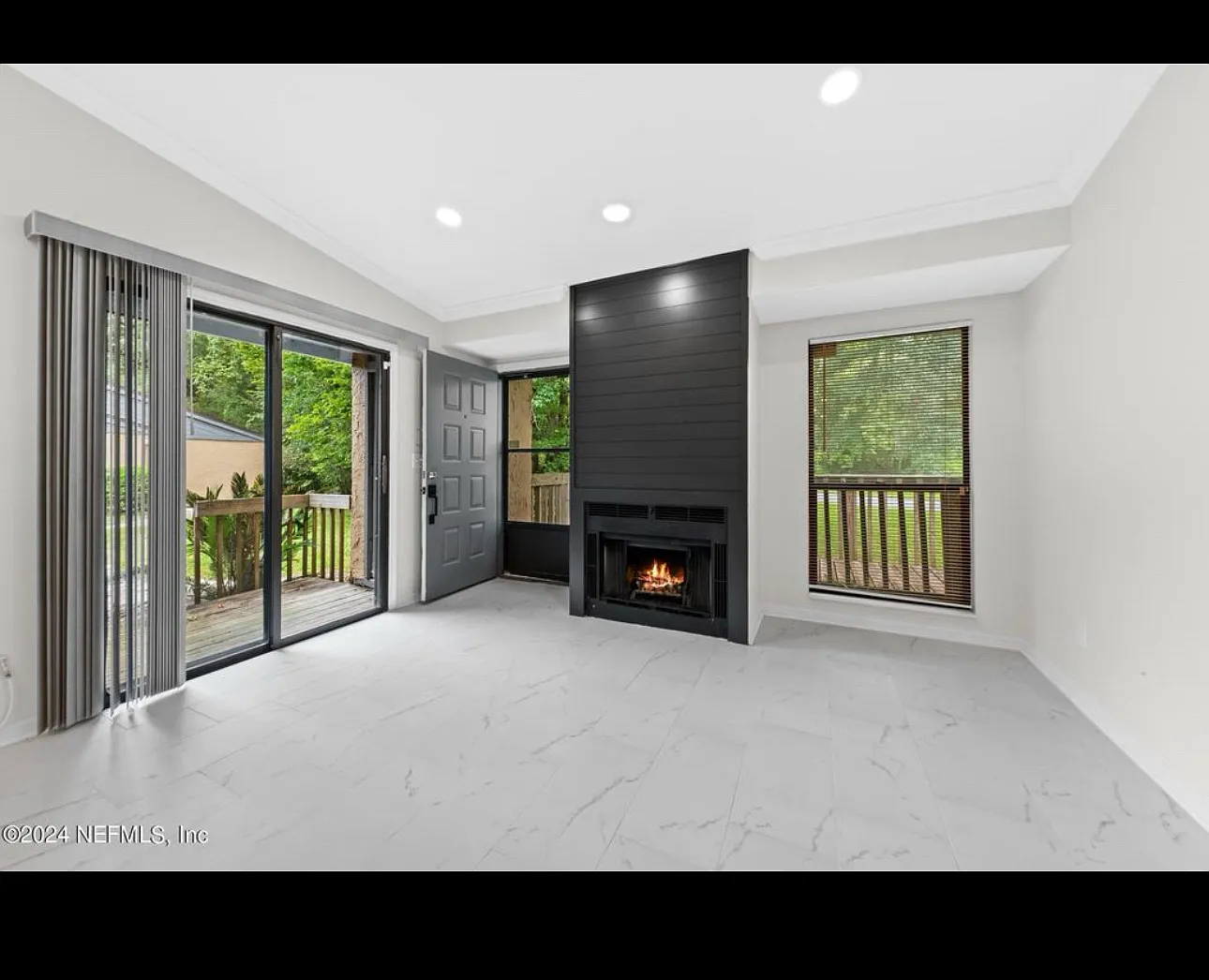 85 Debarry Ave — Photo 2