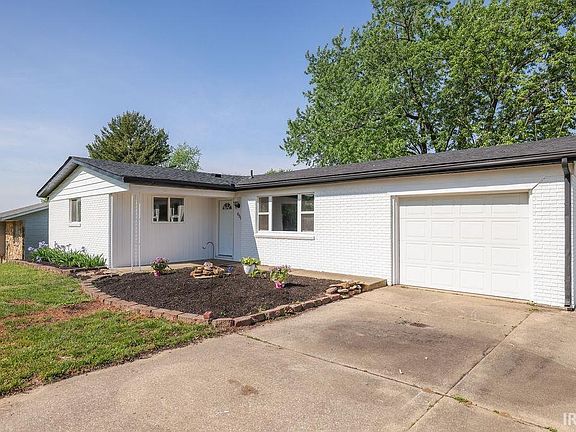 2nd image of 691 Lincoln Dr