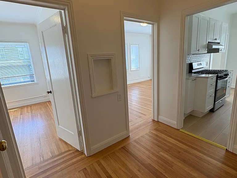 Foyer entrance to separate Living room, kitchen & one bedroom