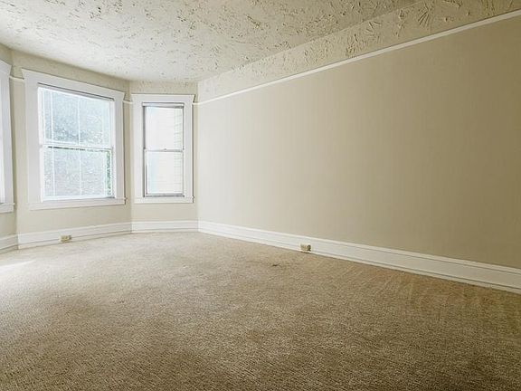 3rd image of 935 Pine St APT 5