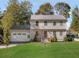 10 Stevens St, Tiverton, RI 02878