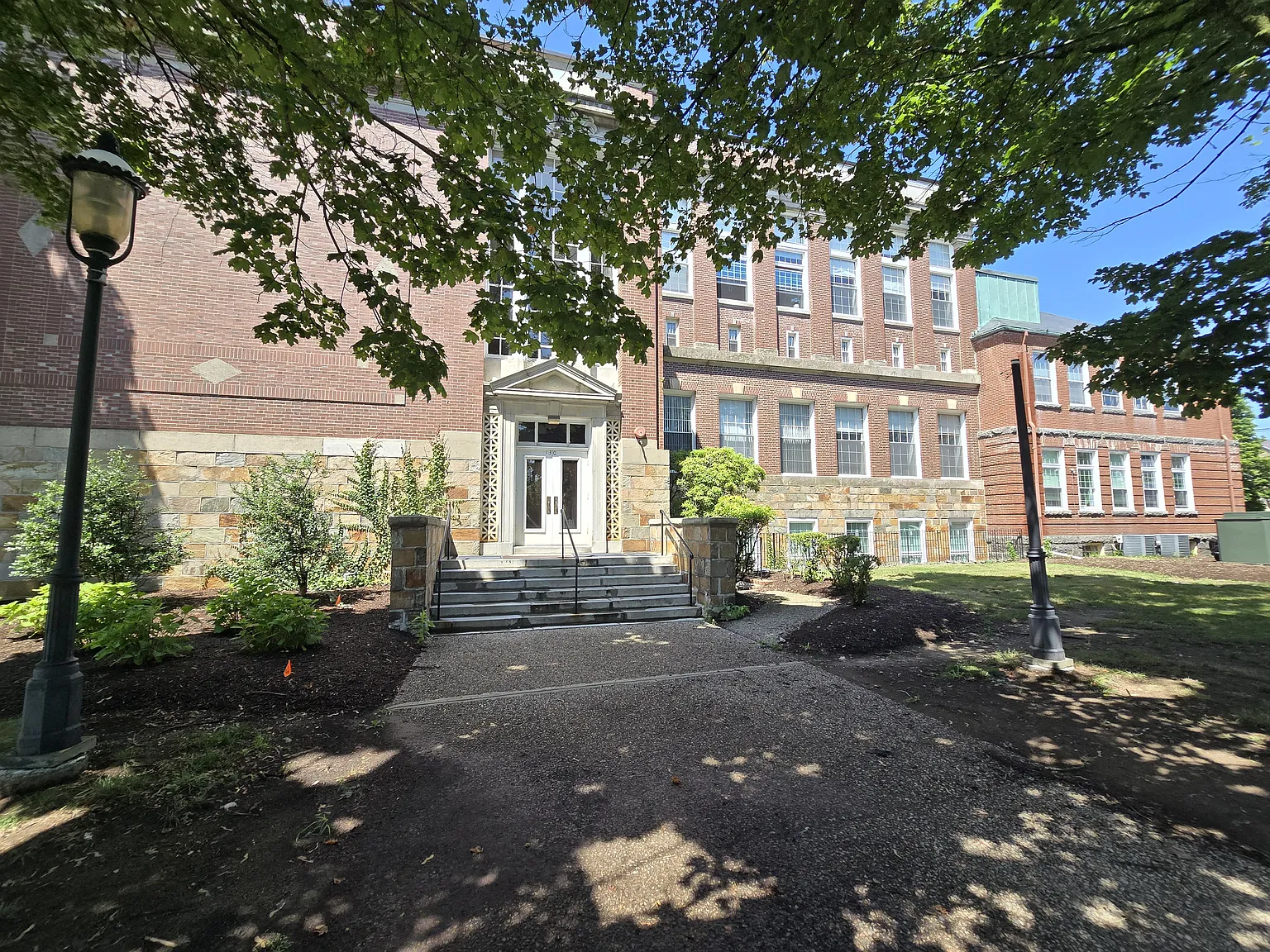 1 bed, 800 sqft, $1,950 — Photo 1