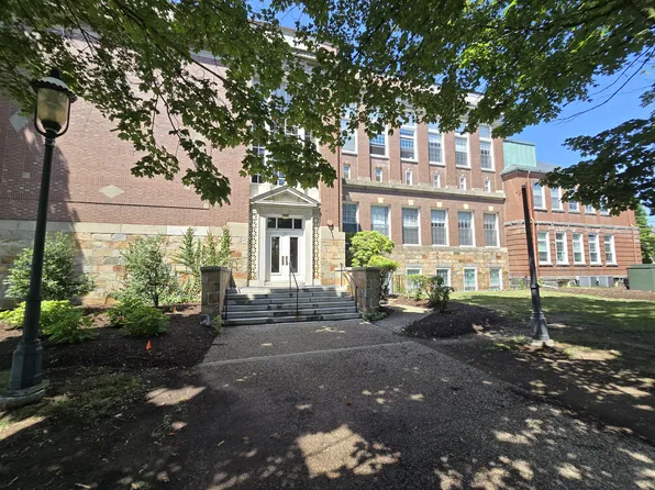 130 Beach St #208, Quincy, MA 02170