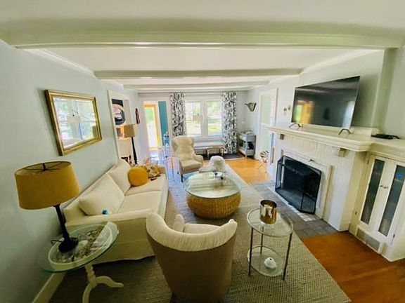 3rd image of 402 Beverly Dr