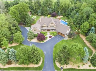 10 Washington Ln, Mahwah, NJ 07430